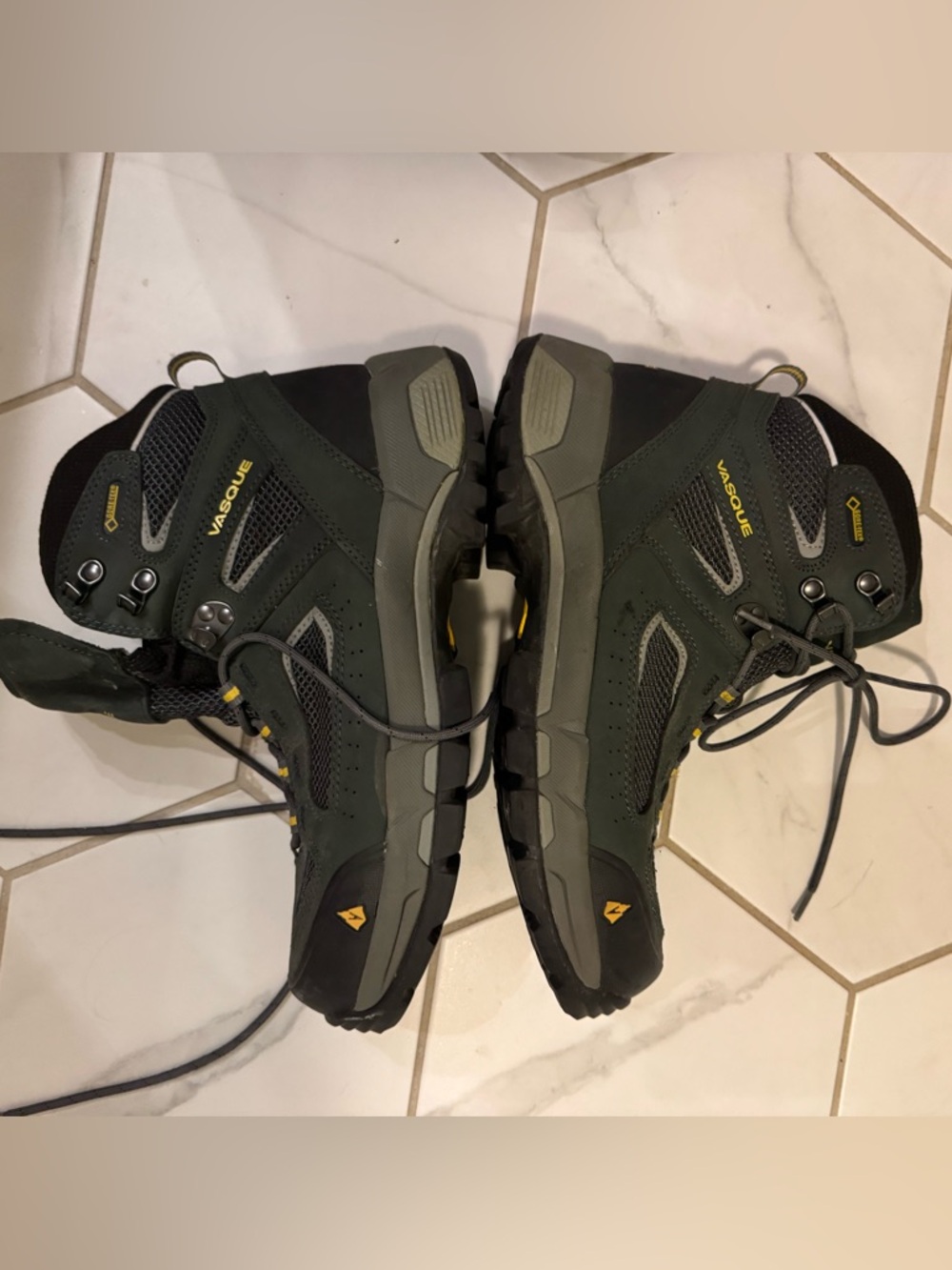 EUC Vasque Gtx Waterproof Men's Black And Yellow Breeze Hiking Boots